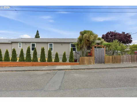 2294 Marion Street North Bend OR 97459