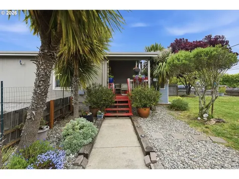 2294 Marion Street North Bend OR 97459