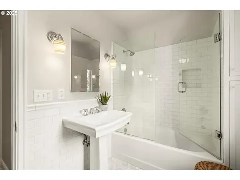 3146 NE Alameda Terrace Portland OR 97212