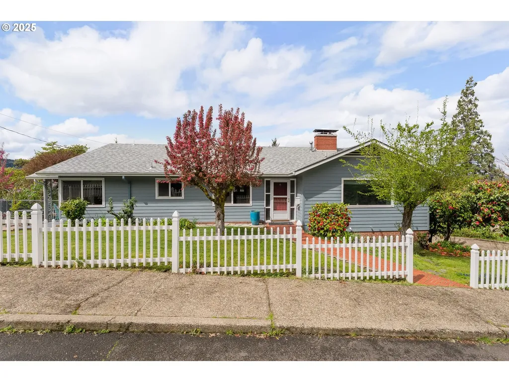 944 SE Kane Street Roseburg OR 97470
