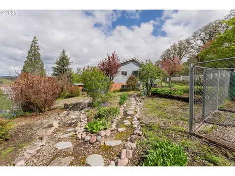 944 SE Kane Street Roseburg OR 97470