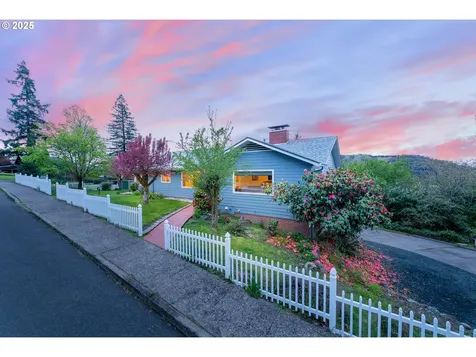944 SE Kane Street Roseburg OR 97470