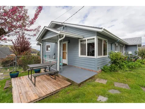 944 SE Kane Street Roseburg OR 97470
