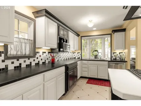 7040 SW 31st Avenue Portland OR 97219