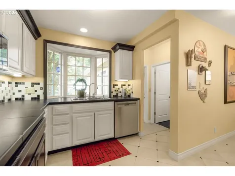 7040 SW 31st Avenue Portland OR 97219