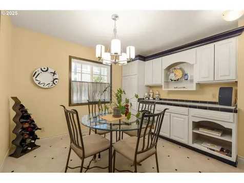7040 SW 31st Avenue Portland OR 97219