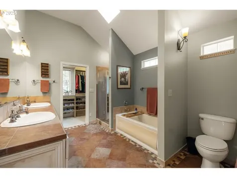 7040 SW 31st Avenue Portland OR 97219