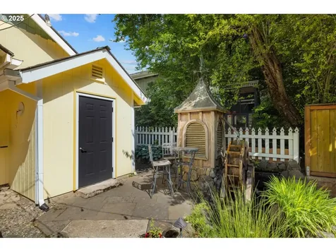 7040 SW 31st Avenue Portland OR 97219