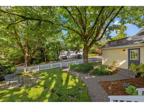 7040 SW 31st Avenue Portland OR 97219