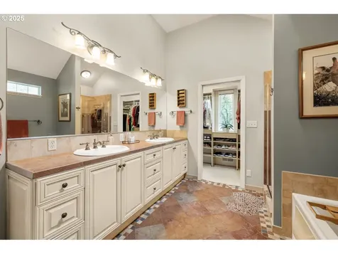 7040 SW 31st Avenue Portland OR 97219