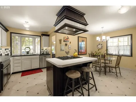 7040 SW 31st Avenue Portland OR 97219