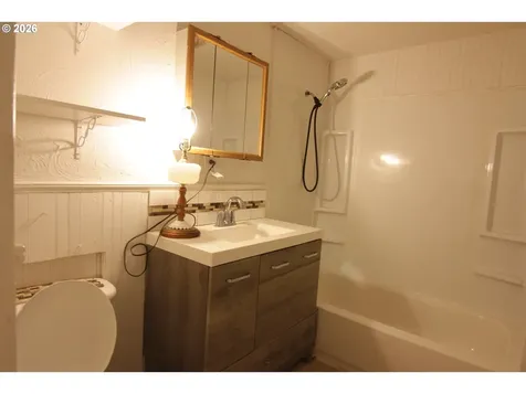 803 S 5th Avenue Kelso WA 98626