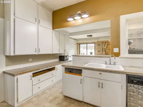 320 Gatch Street Woodburn OR 97071
