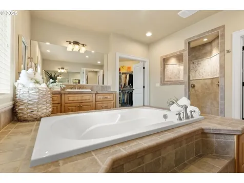 11064 SE Scotts Summit Court Happy Valley OR 97086