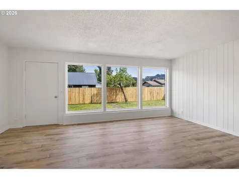 818 S 1st Street Cottage Grove OR 97424