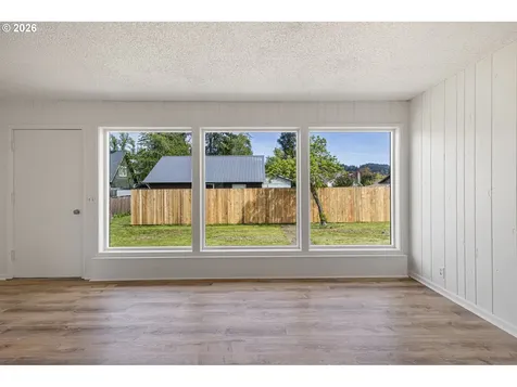 818 S 1st Street Cottage Grove OR 97424
