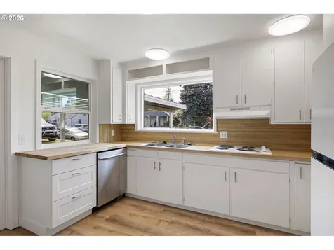 818 S 1st Street Cottage Grove OR 97424