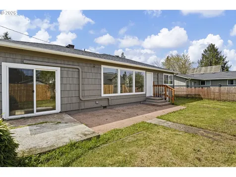 818 S 1st Street Cottage Grove OR 97424