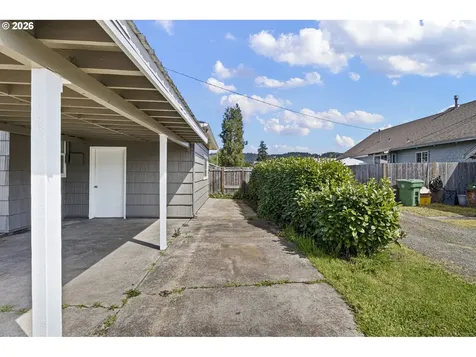 818 S 1st Street Cottage Grove OR 97424