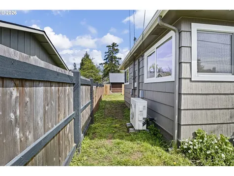 818 S 1st Street Cottage Grove OR 97424