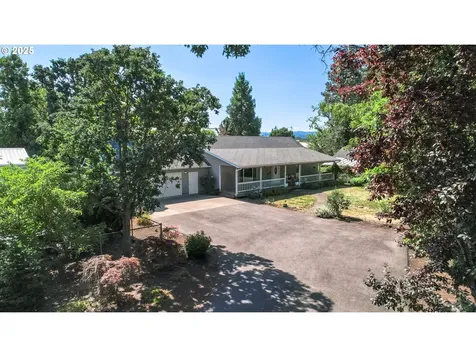 301 S Cole Avenue Molalla OR 97038
