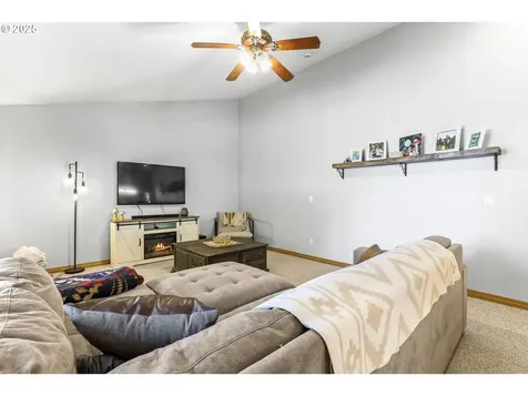301 S Cole Avenue Molalla OR 97038