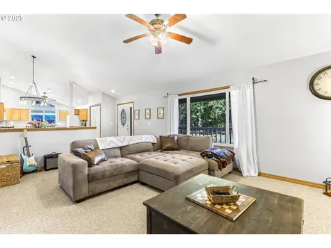 301 S Cole Avenue Molalla OR 97038