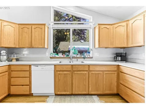 301 S Cole Avenue Molalla OR 97038