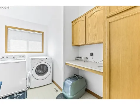 301 S Cole Avenue Molalla OR 97038