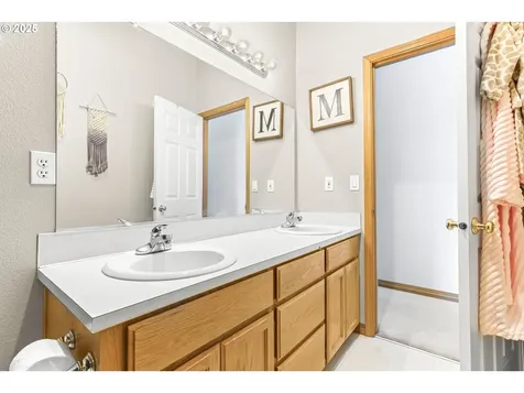 301 S Cole Avenue Molalla OR 97038
