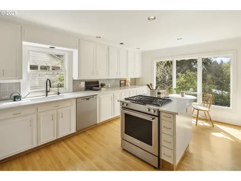 832 SW Westwood Drive Portland OR 97239