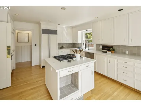 832 SW Westwood Drive Portland OR 97239