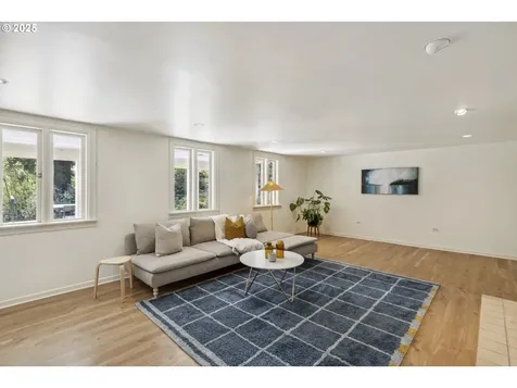 832 SW Westwood Drive Portland OR 97239