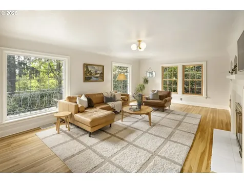 832 SW Westwood Drive Portland OR 97239