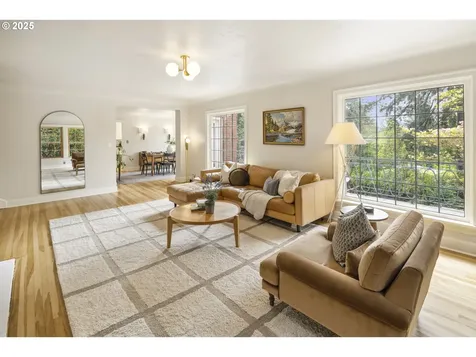 832 SW Westwood Drive Portland OR 97239