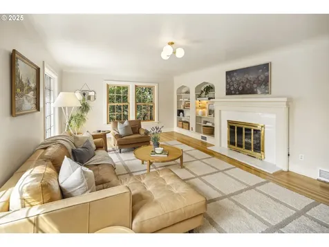 832 SW Westwood Drive Portland OR 97239
