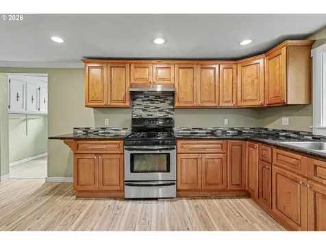 213 Mill Street Silverton OR 97381