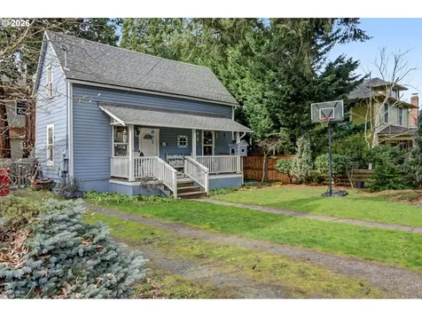 213 Mill Street Silverton OR 97381