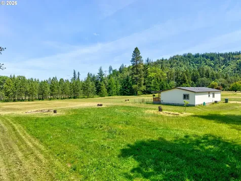6107 Nonpareil Road Sutherlin OR 97479