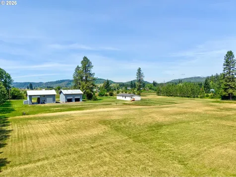 6107 Nonpareil Road Sutherlin OR 97479