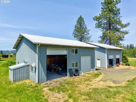 6107 Nonpareil Road Sutherlin OR 97479