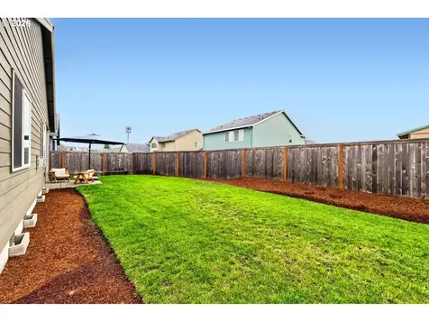 1886 N Hyssop Street Canby OR 97013
