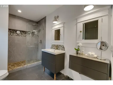1734 SE 43rd Avenue Portland OR 97215
