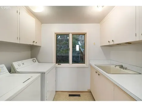 2604 SW Buckingham Avenue Portland OR 97201