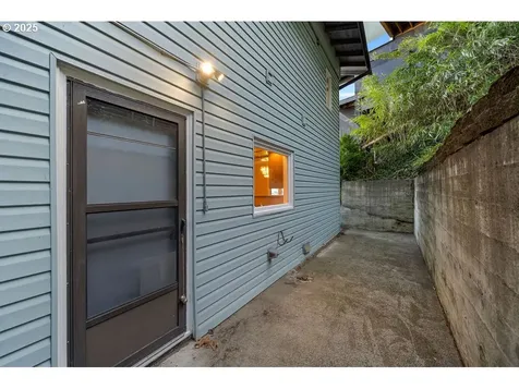2604 SW Buckingham Avenue Portland OR 97201