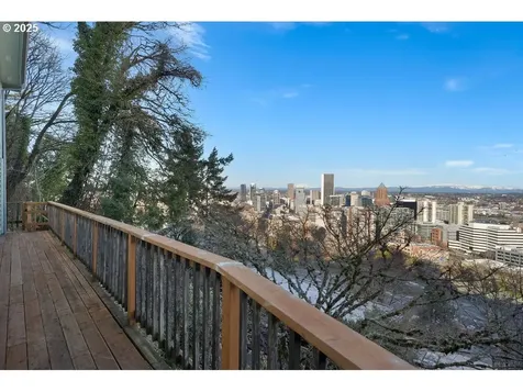 2604 SW Buckingham Avenue Portland OR 97201
