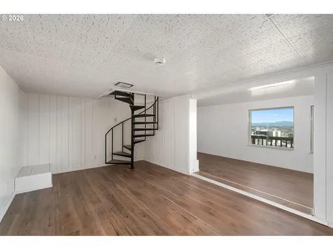 2604 SW Buckingham Avenue Portland OR 97201
