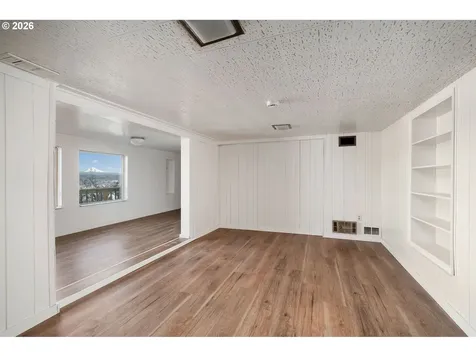 2604 SW Buckingham Avenue Portland OR 97201