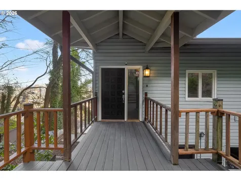 2604 SW Buckingham Avenue Portland OR 97201