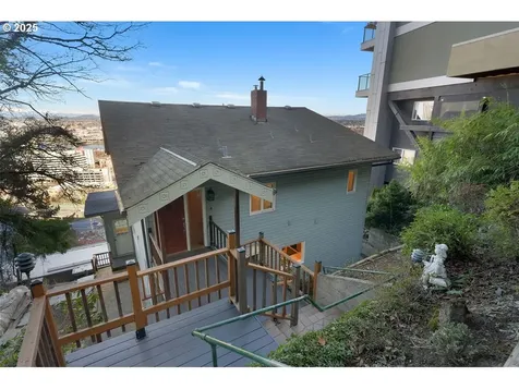 2604 SW Buckingham Avenue Portland OR 97201
